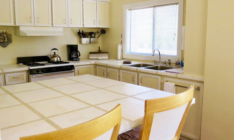 Shoshone Vacation Rentals kitchen