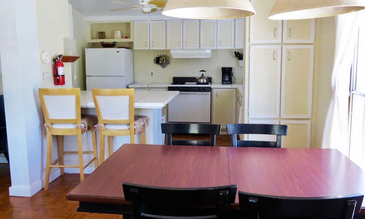 Shoshone Vacation Rentals dining room