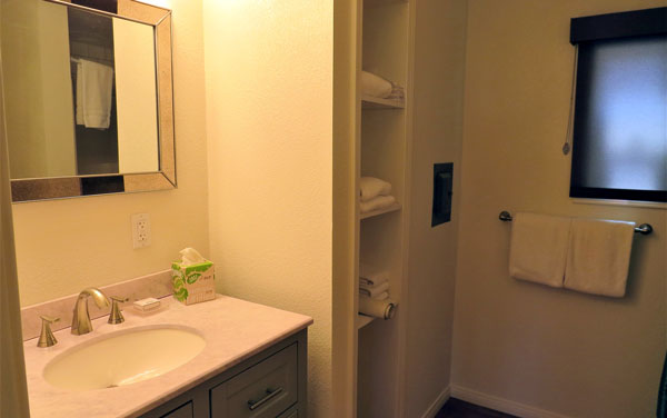 Mojave Bunkhouse Bathroom